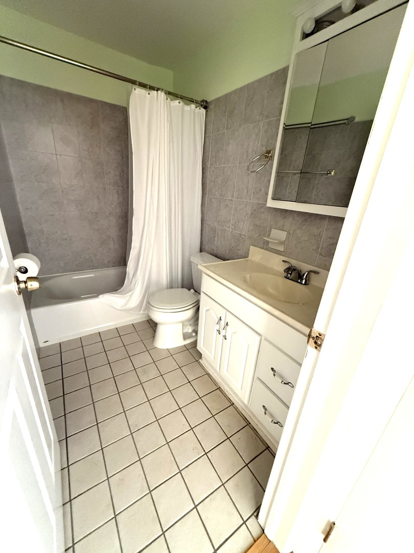 10373 Dearlove Road, Unit 304 Glenview, IL 60025 - Photo 9 of 9
