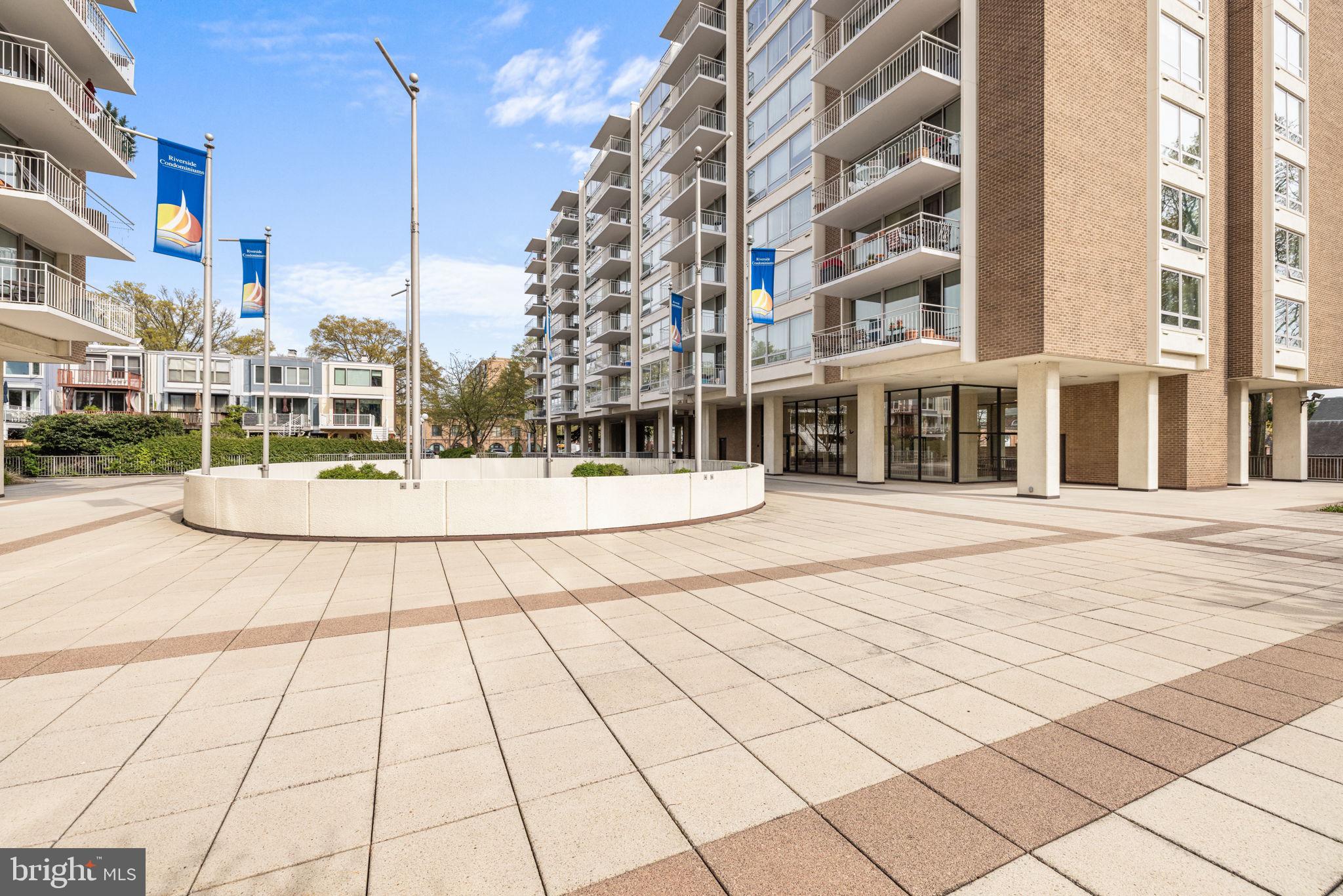 1435 4th Street Southwest, Unit B513 Washington, DC 20024 - Photo 20 of 22 a view of a building with a bench