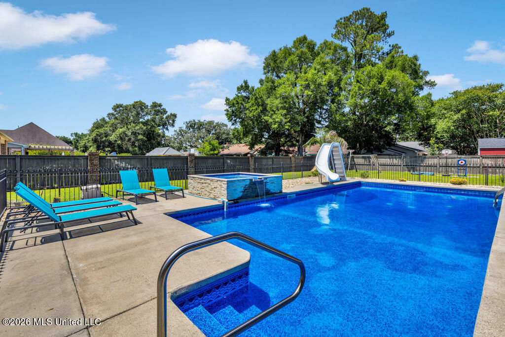 315 Goose Pointe Boulevard Biloxi, MS 39531 - Photo 5 of 26 315GoosePointe-47