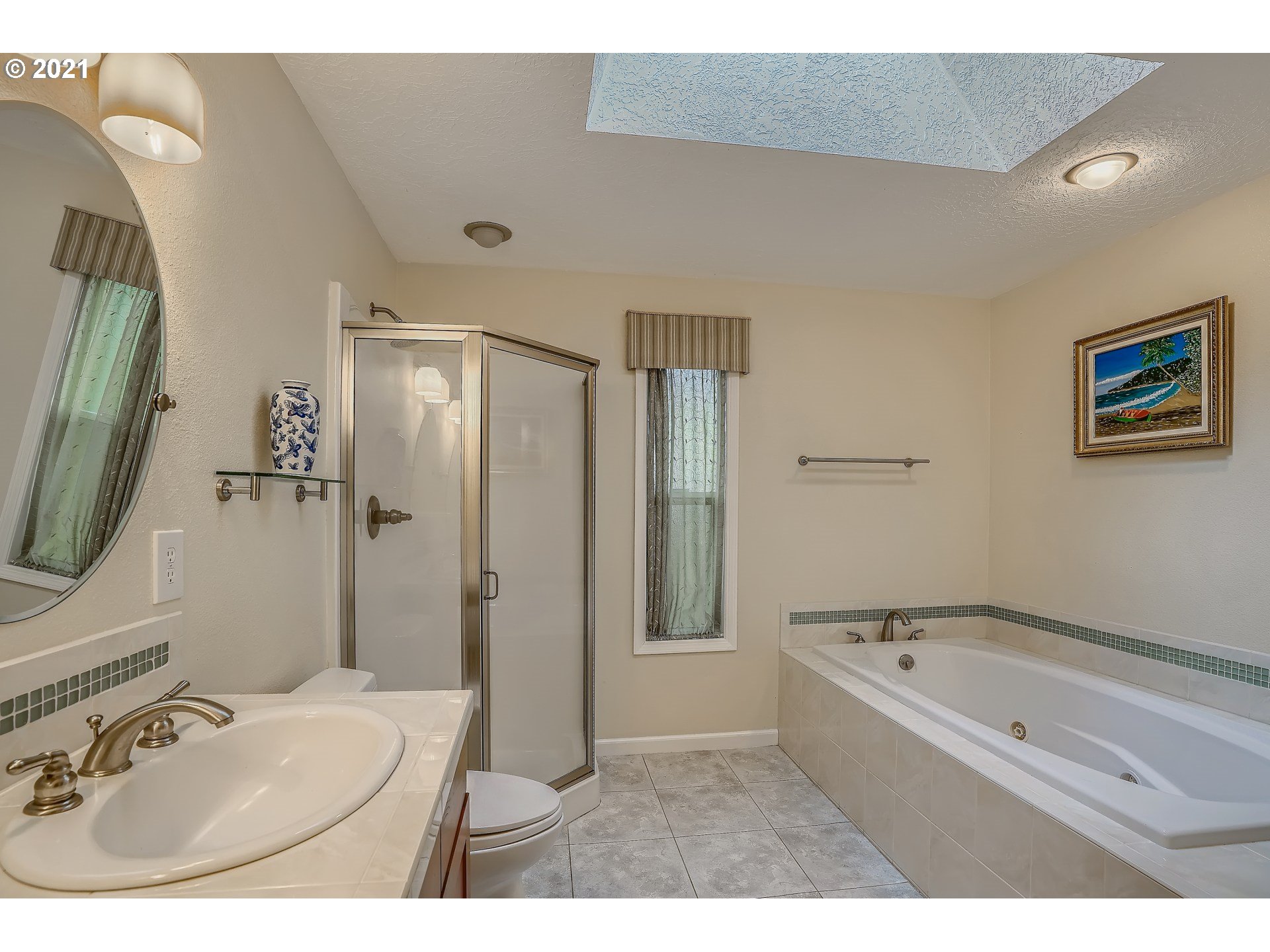 545 Southwest 167th Avenue Beaverton, OR 97006 - Photo 17 of 32 a bathroom with a tub sink and mirror