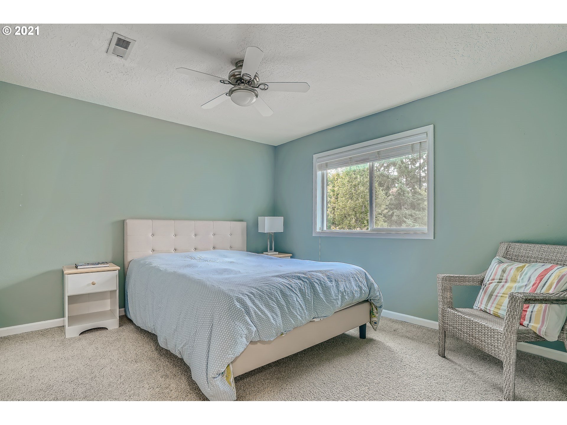 545 Southwest 167th Avenue Beaverton, OR 97006 - Photo 21 of 32 a bedroom with a bed and window