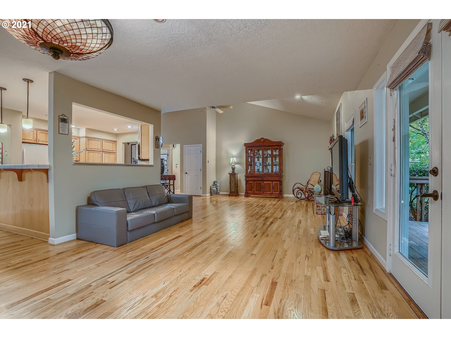 545 Southwest 167th Avenue Beaverton, OR 97006 - Photo 5 of 32 a living room with furniture and wooden floor