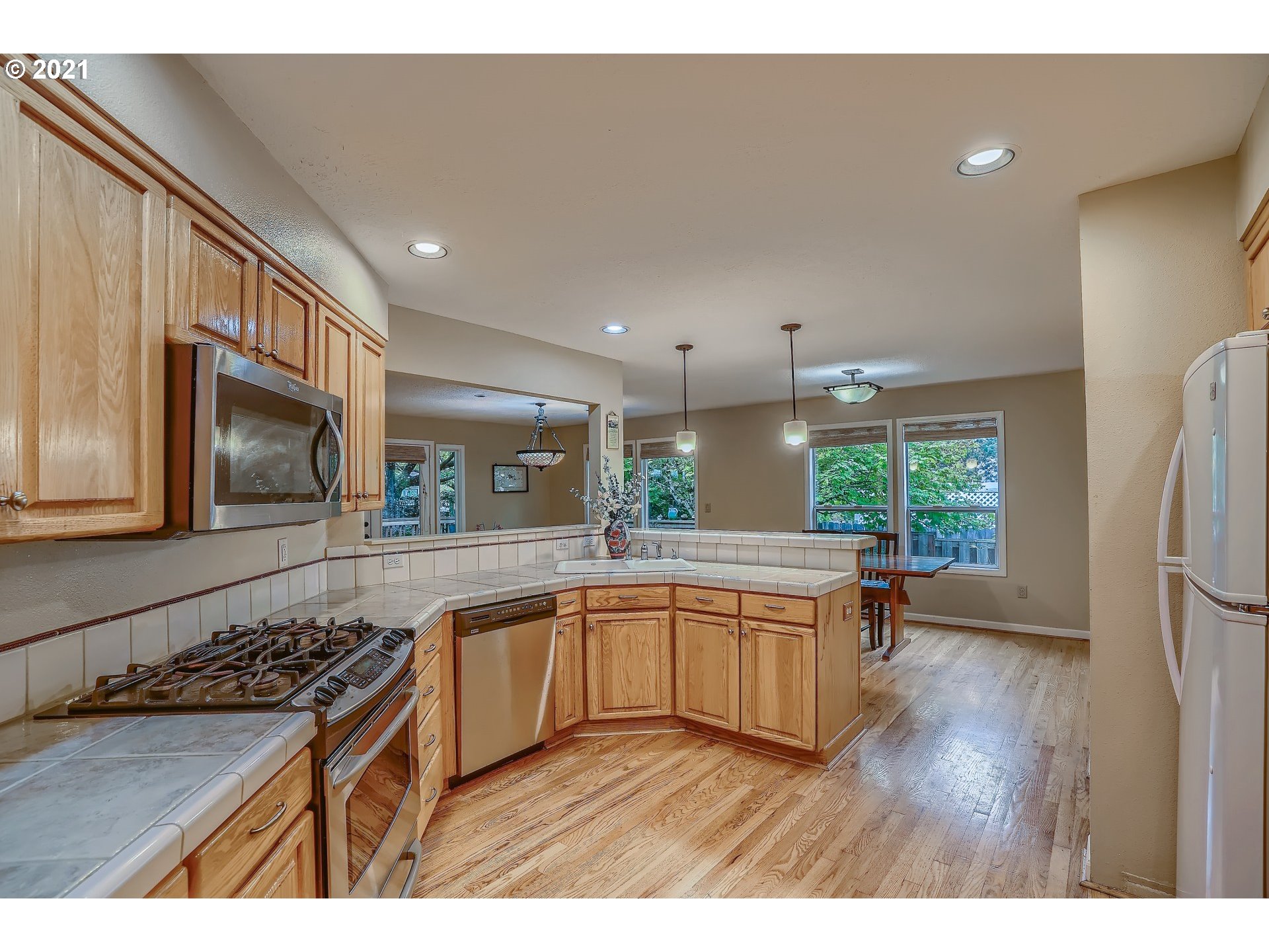 545 Southwest 167th Avenue Beaverton, OR 97006 - Photo 10 of 32 a kitchen with a sink stove and refrigerator