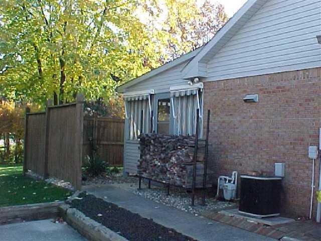 557 Pebble Way Greenwood, IN 46142 - Photo 2 of 11
