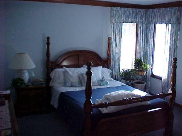 557 Pebble Way Greenwood, IN 46142 - Photo 9 of 11