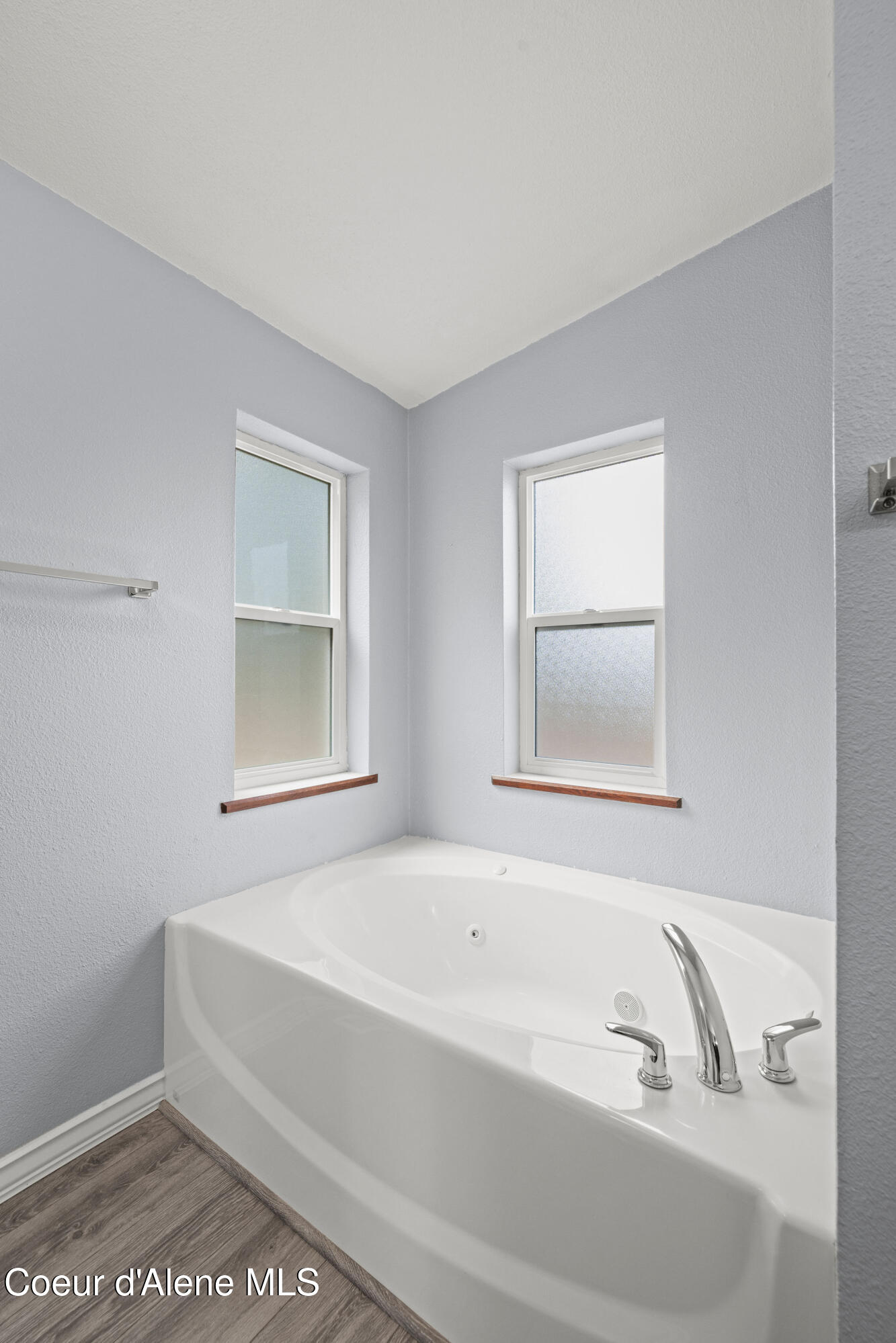 44 Elsa Court Blanchard, ID 83804 - Photo 22 of 45 Tub