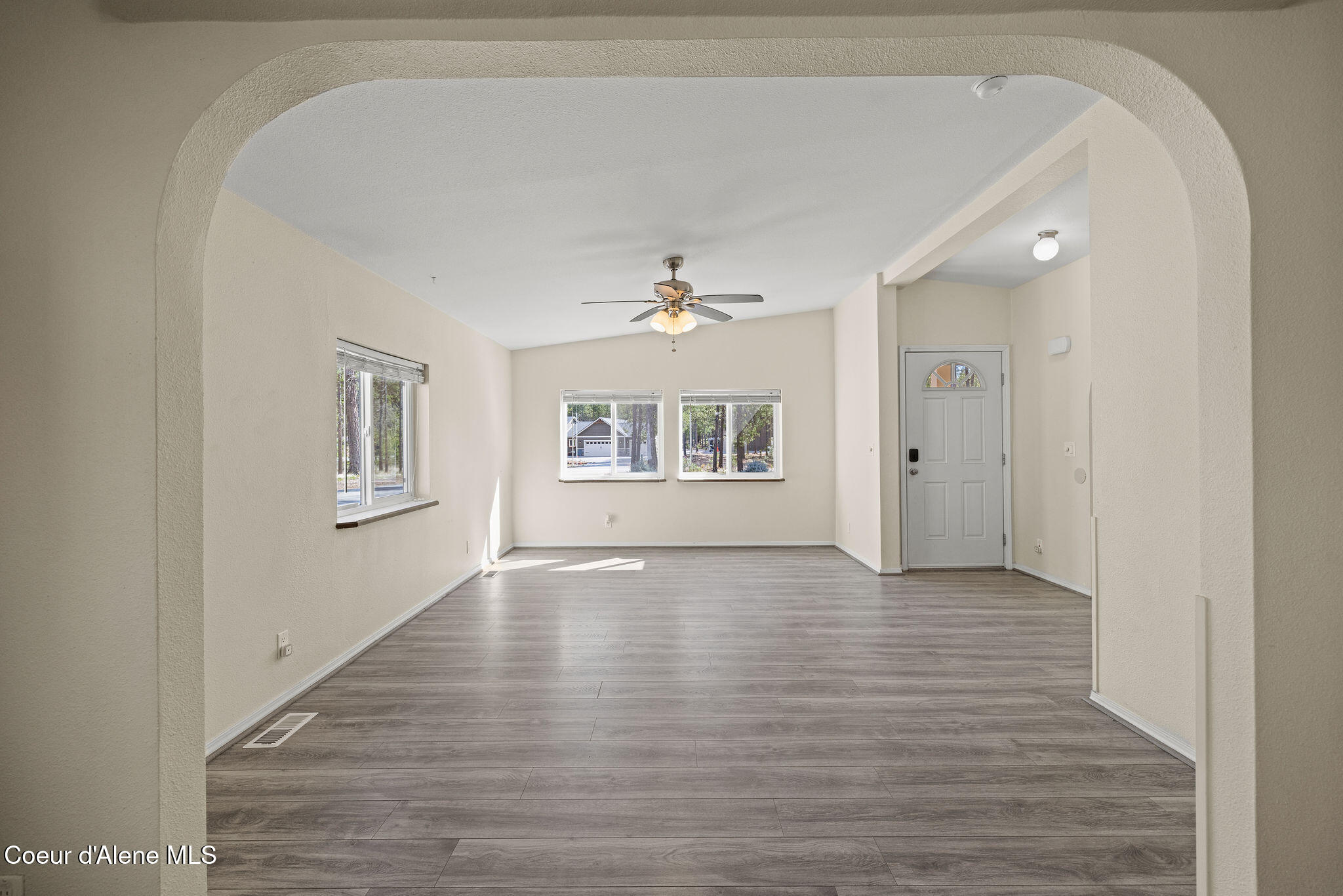 44 Elsa Court Blanchard, ID 83804 - Photo 9 of 45 Living Room