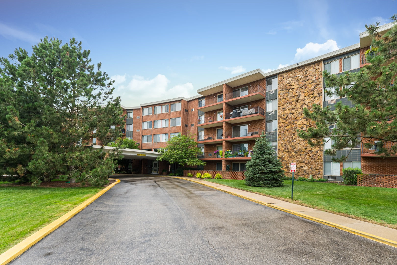 16 East Old Willow Road, Unit 210S Prospect Heights, IL 60070 - Photo 1 of 33