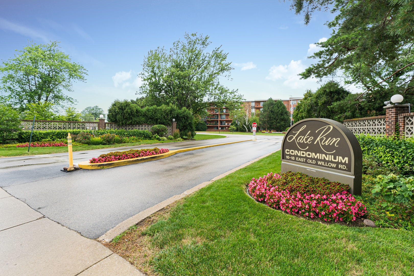 16 East Old Willow Road, Unit 210S Prospect Heights, IL 60070 - Photo 2 of 33