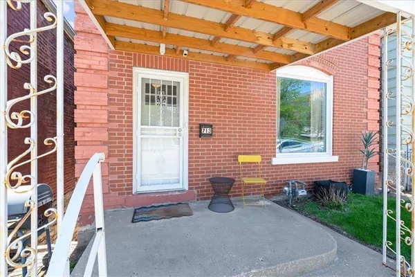 $325,000 | 713 West 20th Street, Kansas City, MO 64108