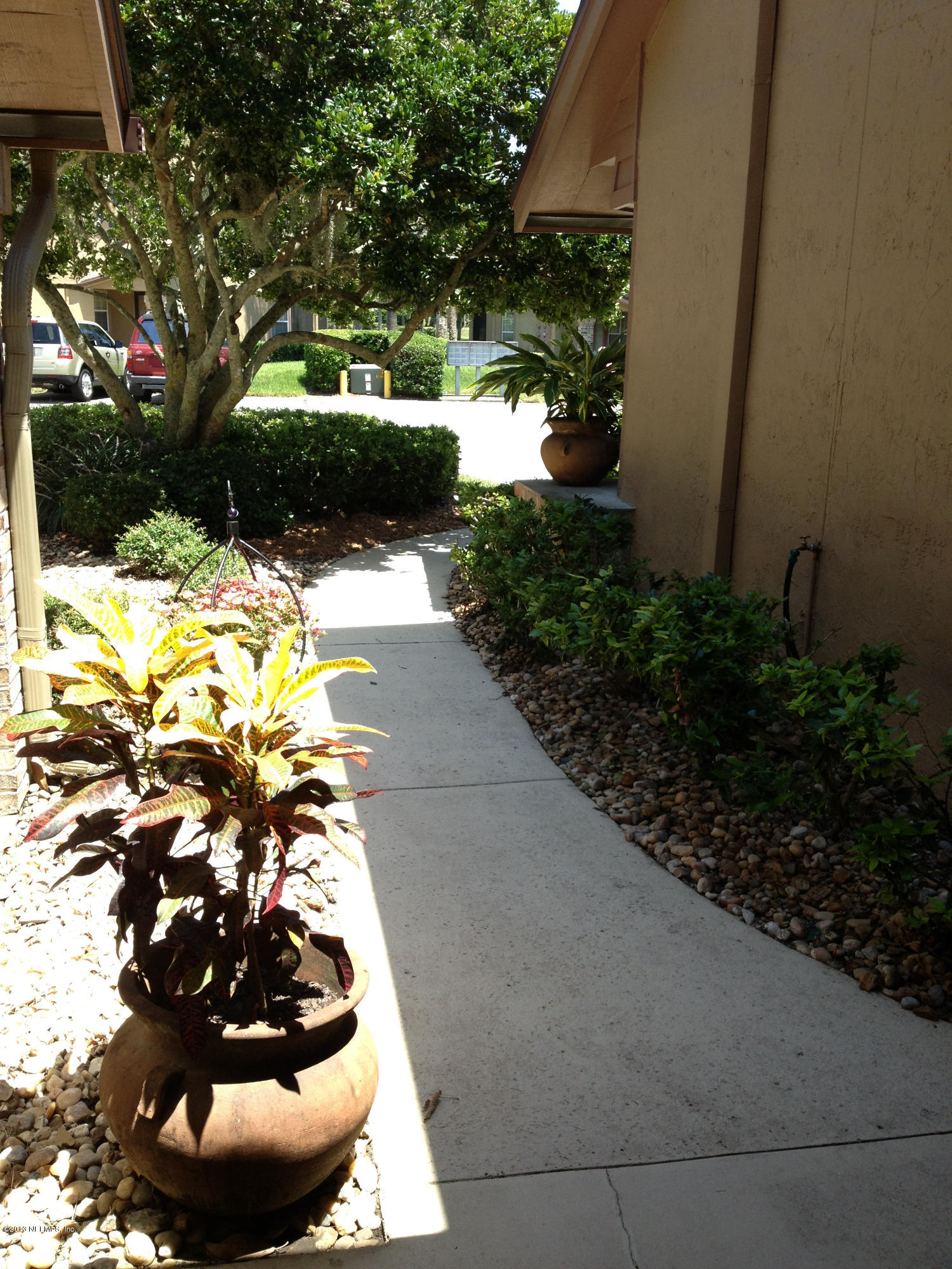 303 Tournament Road Ponte Vedra Beach, FL 32082 - Photo 4 of 33 Front walkway