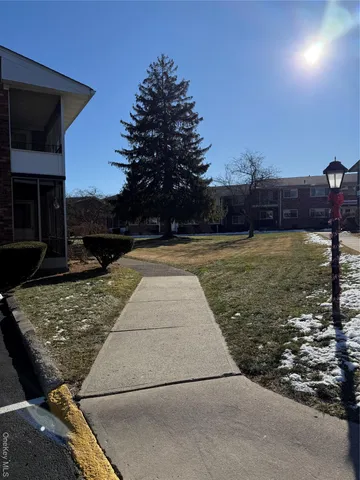 $2,100 | 810 Blooming Grove Turnpike, Unit 46, New Windsor, NY 12553