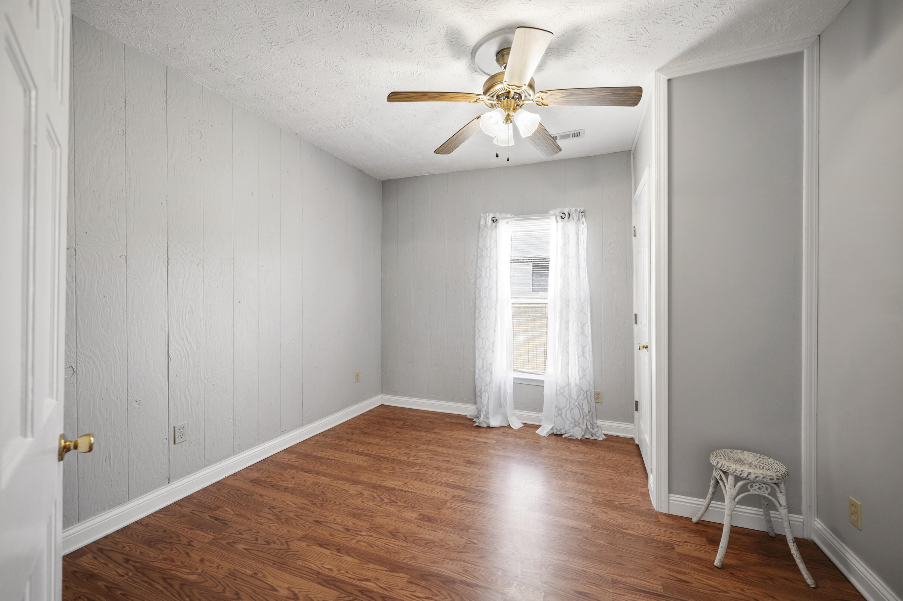 1210 South Irvine Road Irvine, KY 40336 - Photo 16 of 27 20260420-1210-S-Irvine-Rd-fh-065