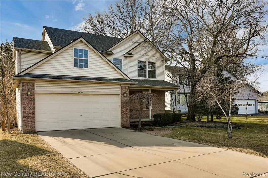 1635 Milverton Road Troy, MI 48083 - Photo 2 of 30 1635 Milverton Dr Troy MI-print-025-1-1635 Milverton Road Troy-4200x2800-300dpi.jpg