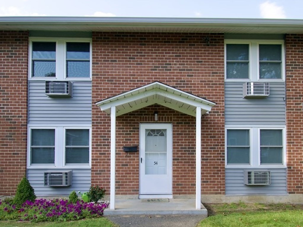 54 Manor Court, Unit 54 Springfield, MA 01118 - Photo 2 of 12 Gallery Image 2