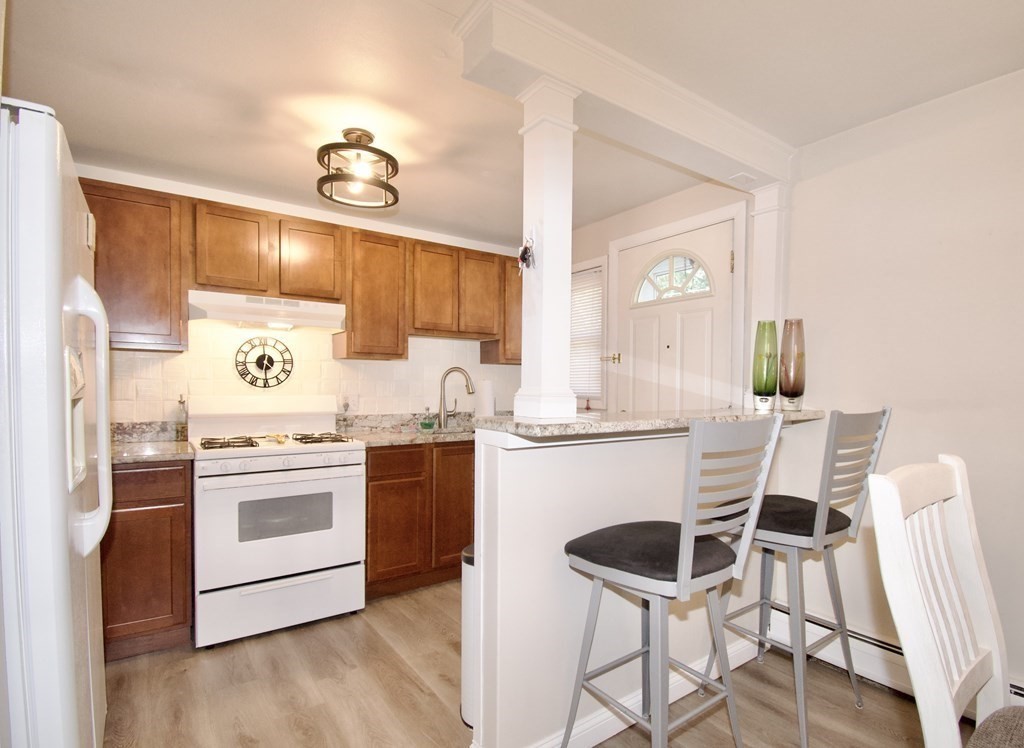 54 Manor Court, Unit 54 Springfield, MA 01118 - Photo 5 of 12 Gallery Image 5