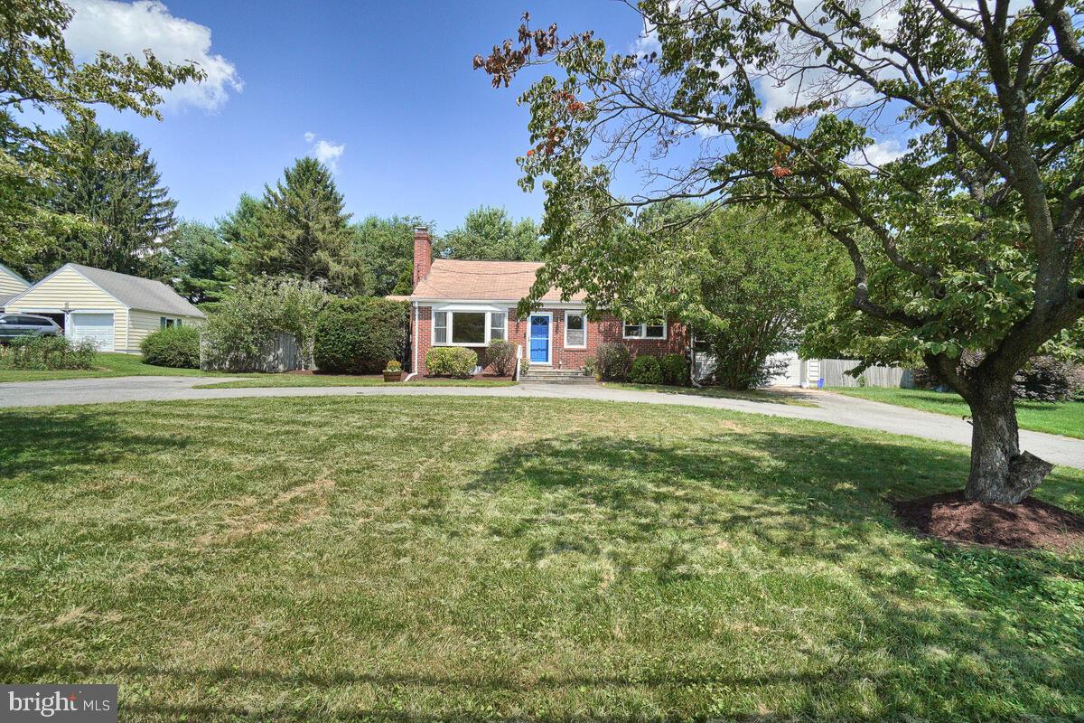23405 Woodfield Road Gaithersburg, MD 20882 - Photo 2 of 37 Charming house in the Damascus school cluster