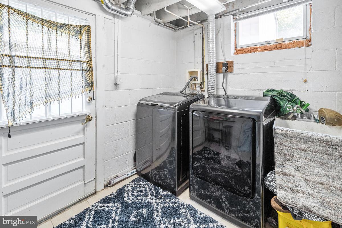 23405 Woodfield Road Gaithersburg, MD 20882 - Photo 26 of 37 Lower level laundry