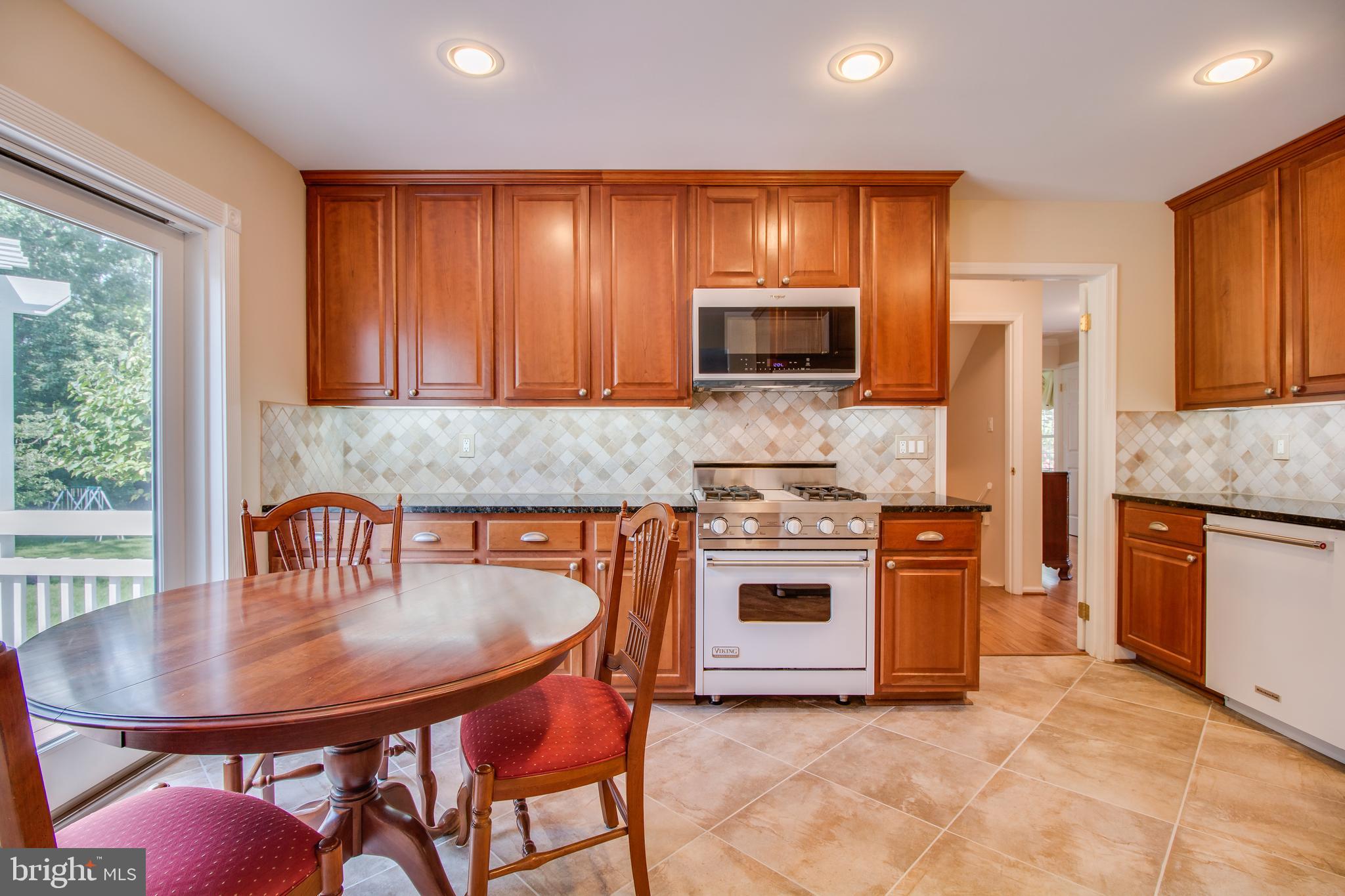 1134 Bandy Run Road Herndon, VA 20170 - Photo 6 of 38 Gallery Image 6