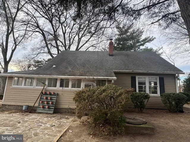 $2,990 | 491 North Latham Street, Alexandria, VA 22304