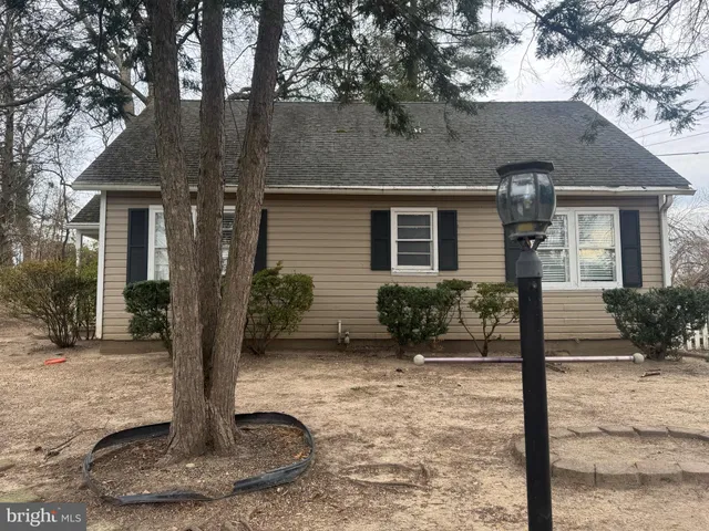 $2,990 | 491 North Latham Street, Alexandria, VA 22304