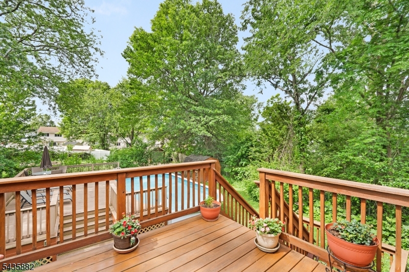 8 Robin Road Somerville, NJ 08876 - Photo 9 of 32