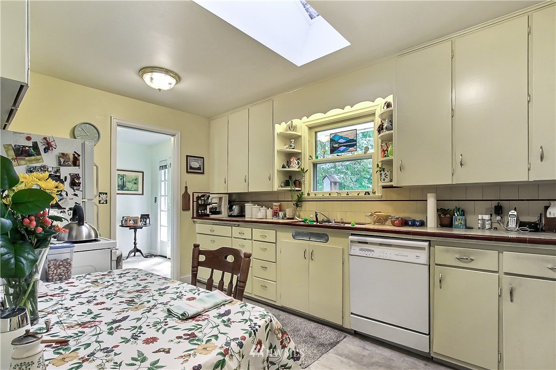 5516 Fairlawn Road Southwest Lakewood, WA 98499 - Photo 5 of 12 Gallery Image 5
