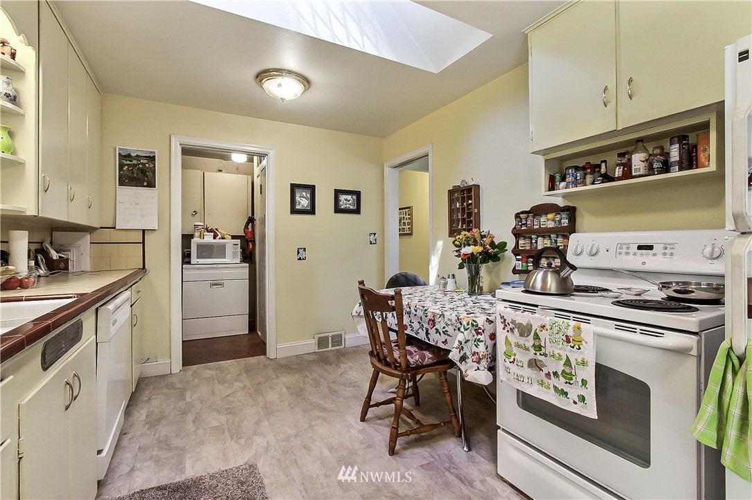 5516 Fairlawn Road Southwest Lakewood, WA 98499 - Photo 6 of 12 Gallery Image 6
