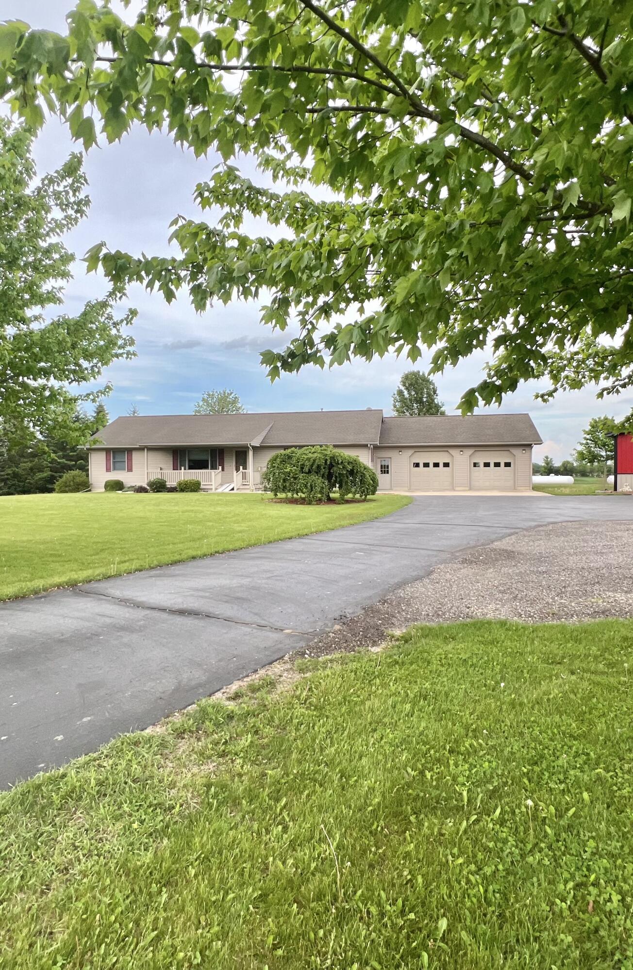 5781 South Waldron Road Pittsford, MI 49271 - Photo 2 of 86 FullSizeRender (2)