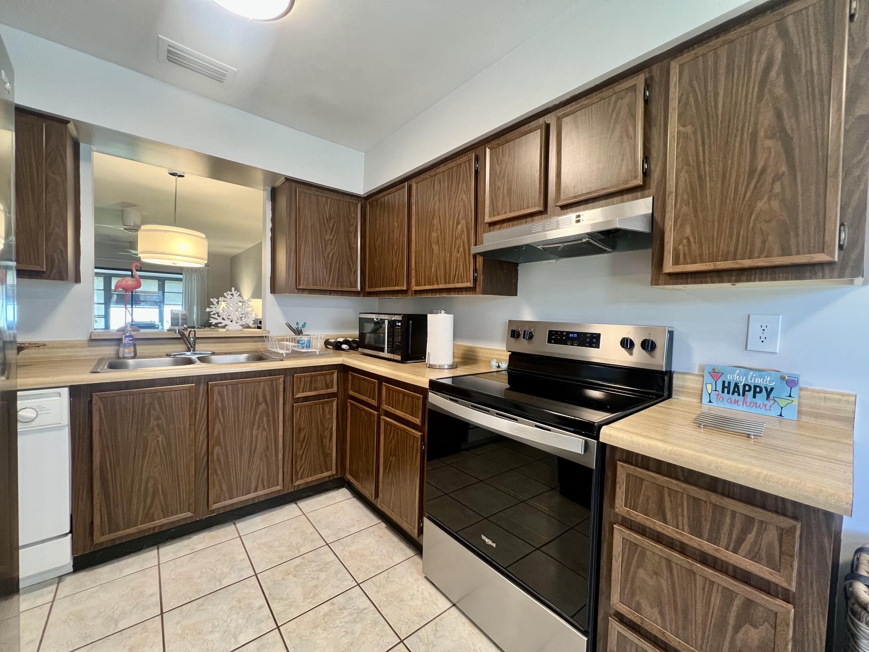 6024 Indrio Road, Unit 6 Fort Pierce, FL 34951 - Photo 7 of 32 IMG_0643