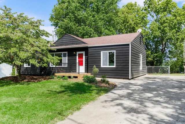 $225,000 | 11406 East 49th Street South, Kansas City, MO 64133
