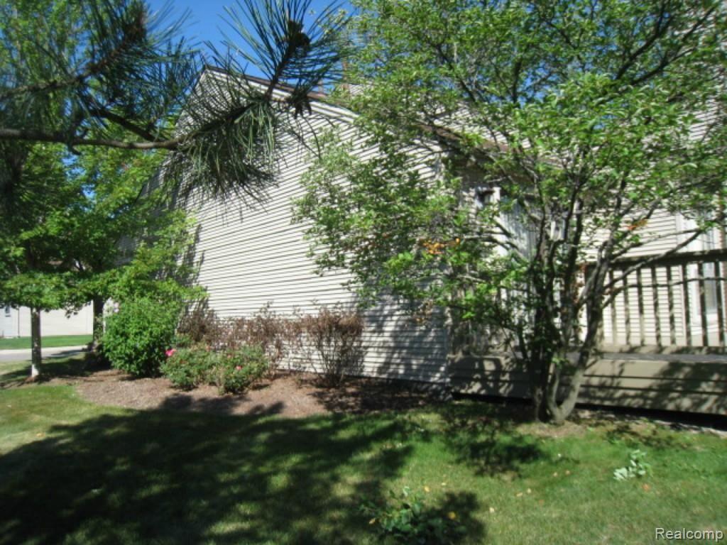 662 Camden Court Rochester Hills, MI 48307 - Photo 4 of 23