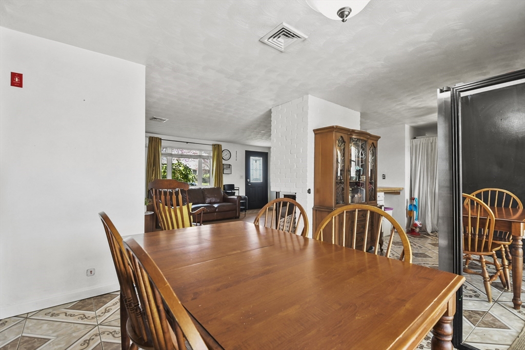 27 McAuliffe Road Randolph, MA 02368 - Photo 7 of 29 Gallery Image 7