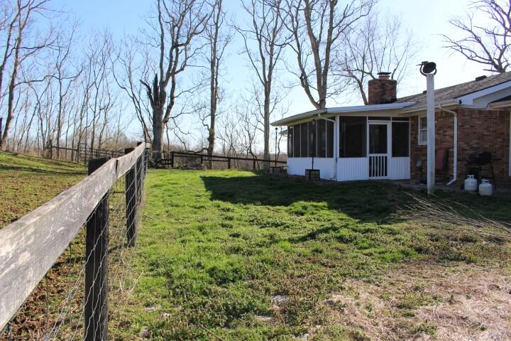 84 Wells Landing Road Danville, KY 40422 - Photo 4 of 25 IMG_0665 (Small)