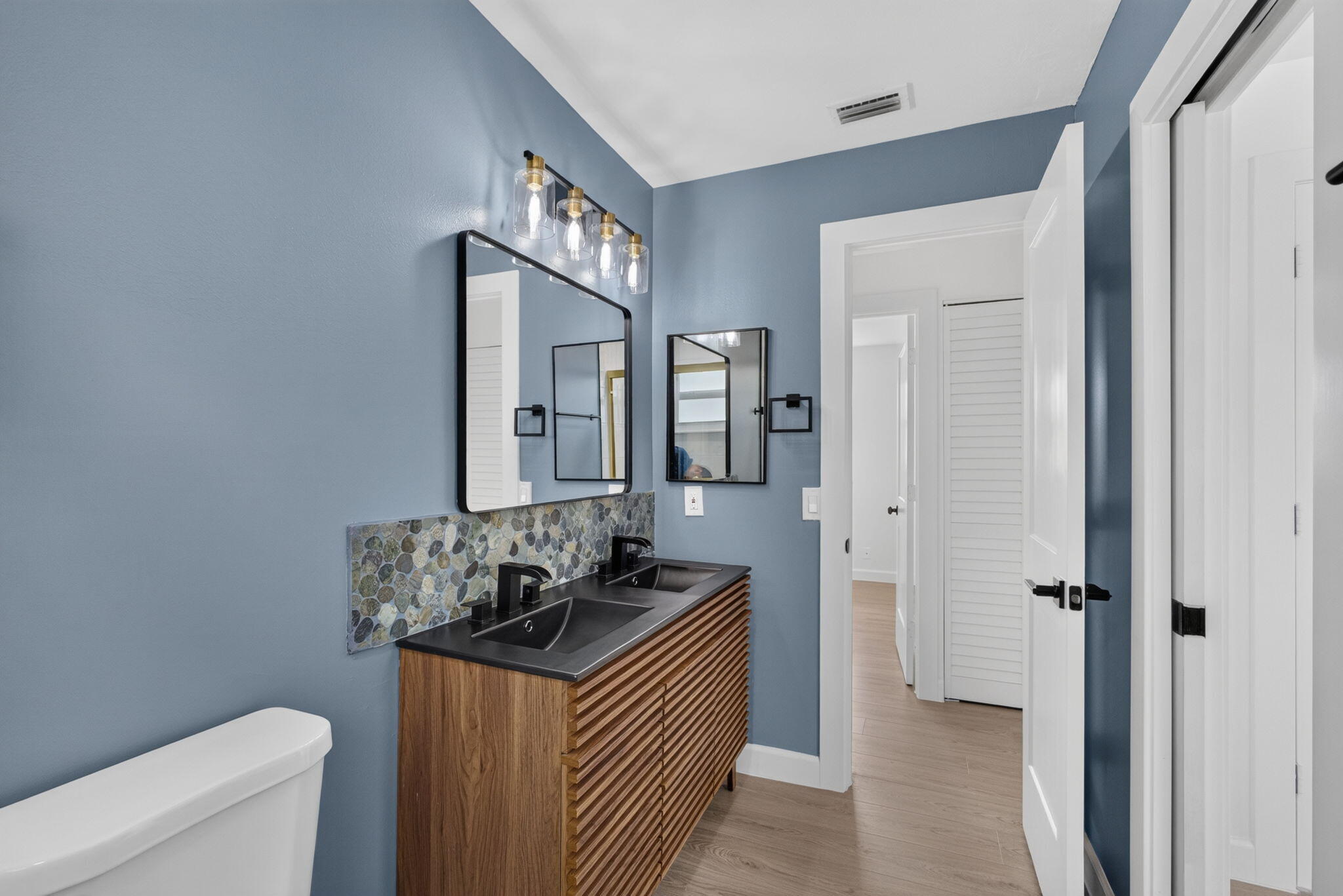 665 West 7th Street Riviera Beach, FL 33404 - Photo 35 of 62 Hallway access to bath 1