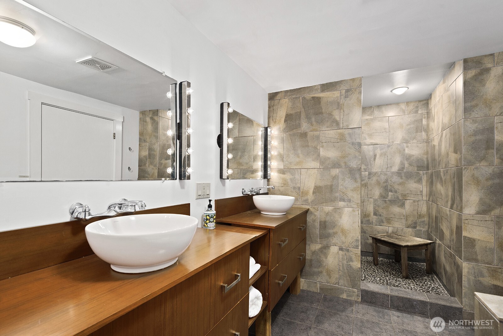 11613 Southwest Shawnee Road Vashon, WA 98070 - Photo 25 of 40