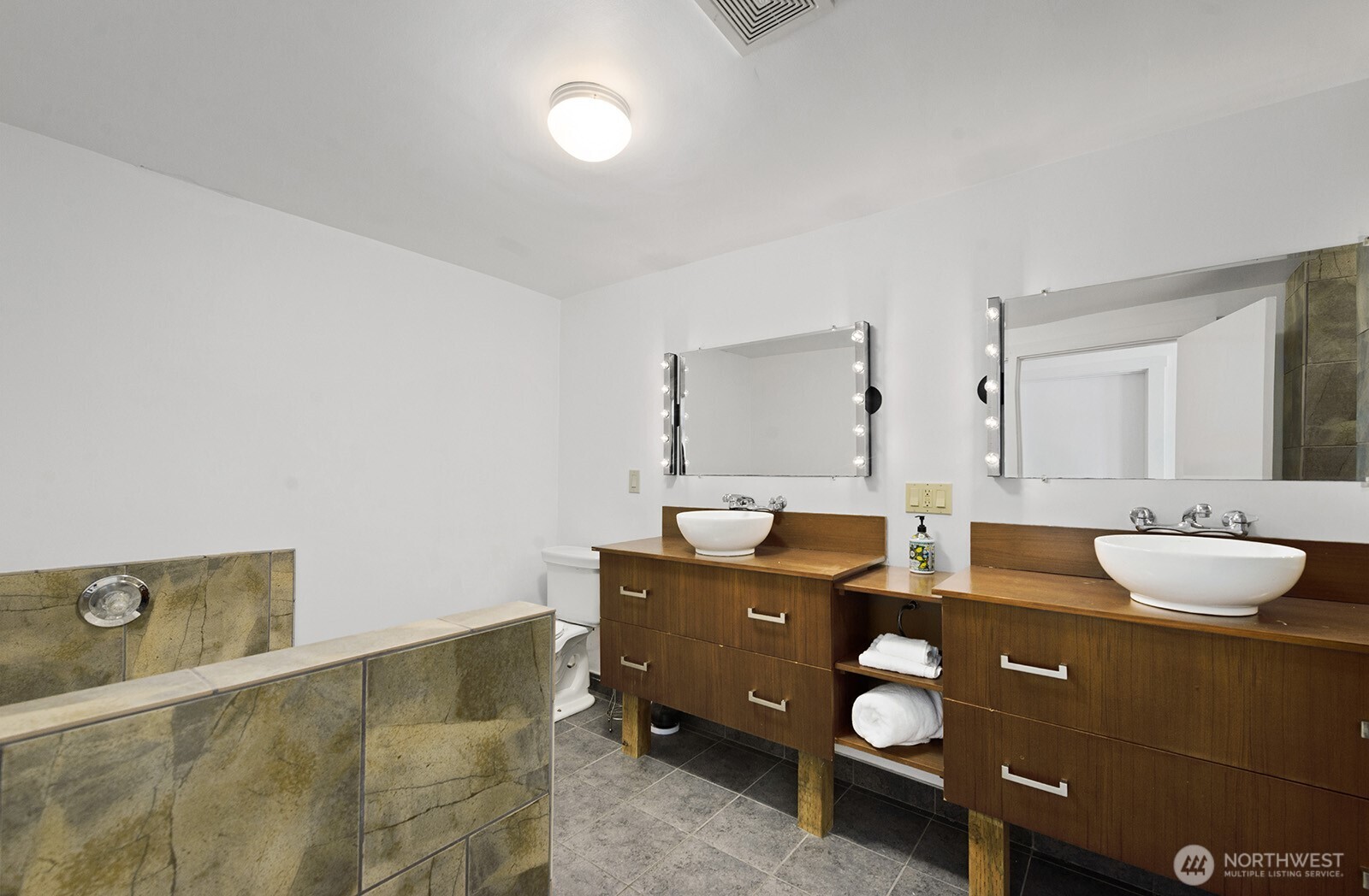 11613 Southwest Shawnee Road Vashon, WA 98070 - Photo 34 of 40