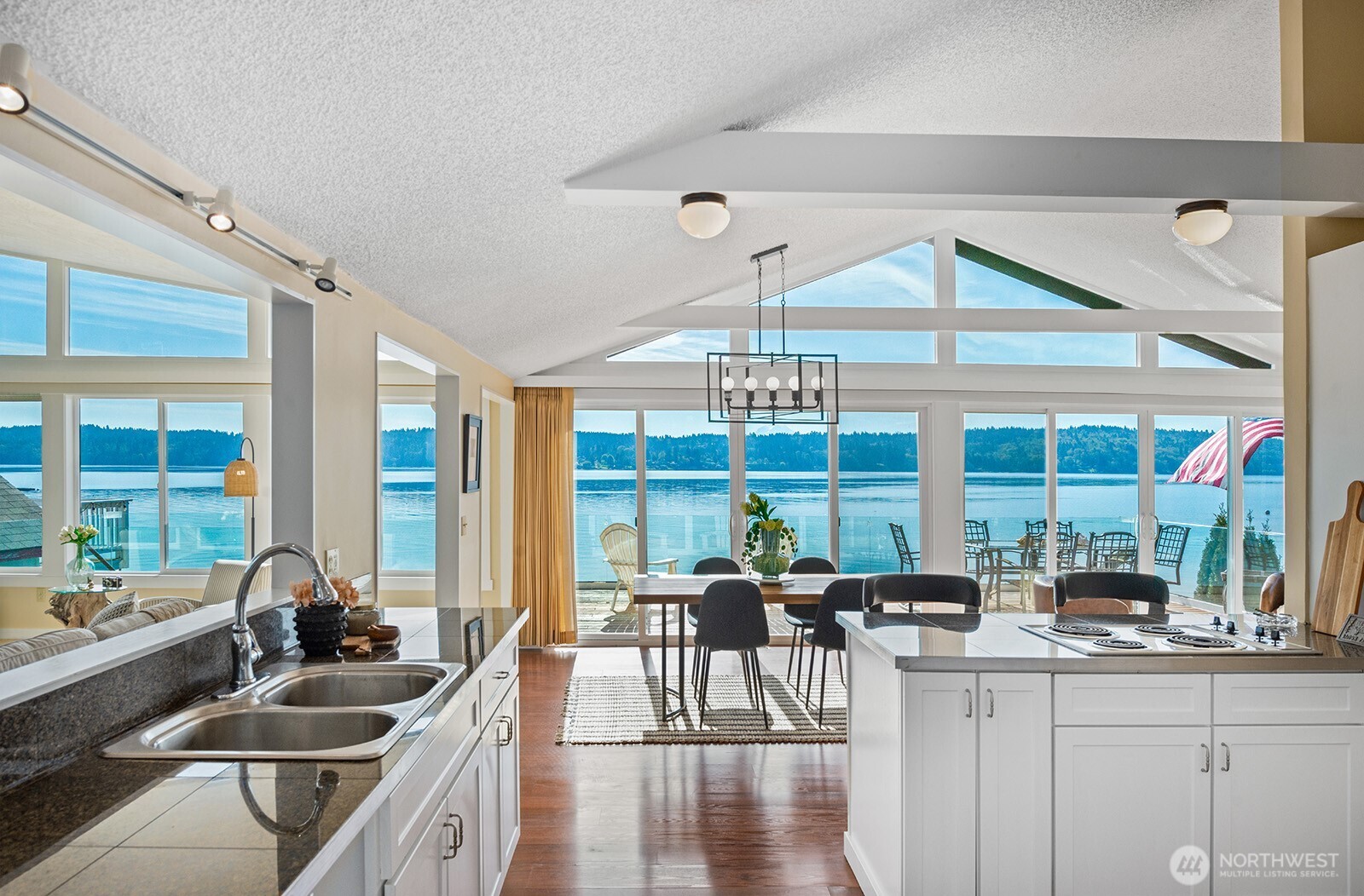 11613 Southwest Shawnee Road Vashon, WA 98070 - Photo 9 of 40