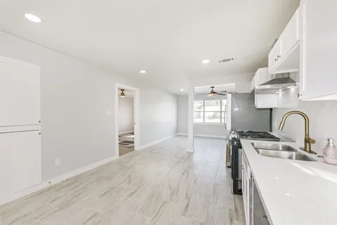 $169,000 | 3305 Stallings Drive, Houston, TX 77088