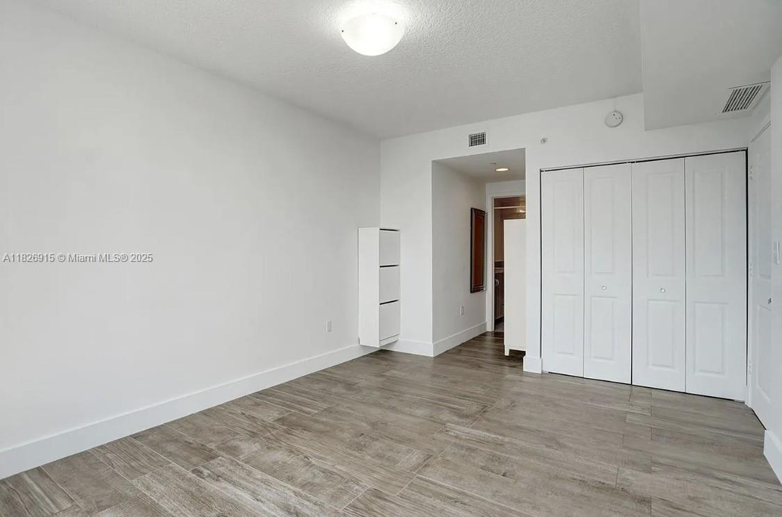601 Northeast 23rd Street, Unit 1405 Miami, FL 33137 - Photo 13 of 23 a view of an empty room
