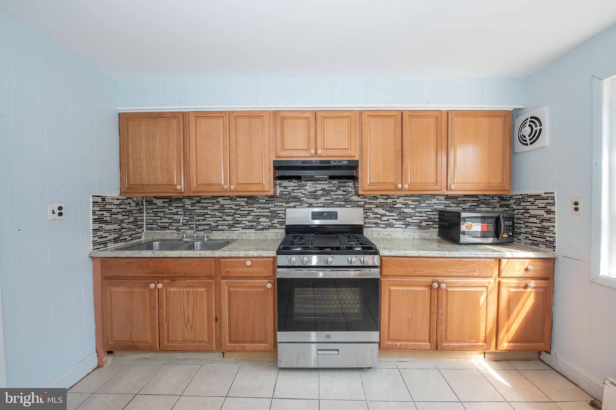 209 Kingston Road Upper Darby, PA 19082 - Photo 19 of 45
