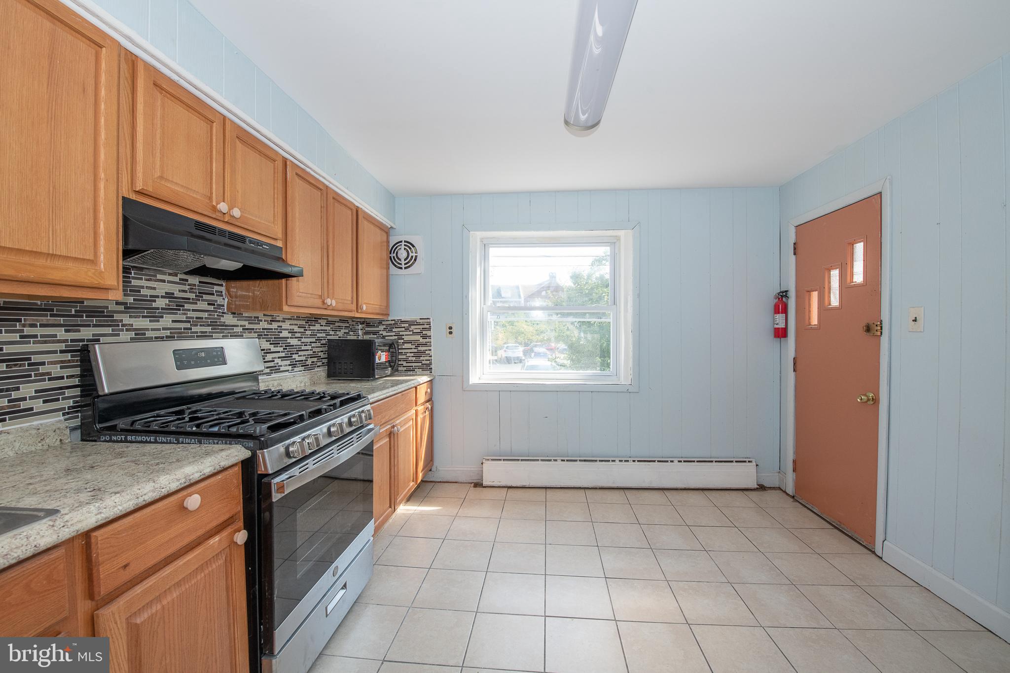209 Kingston Road Upper Darby, PA 19082 - Photo 5 of 45