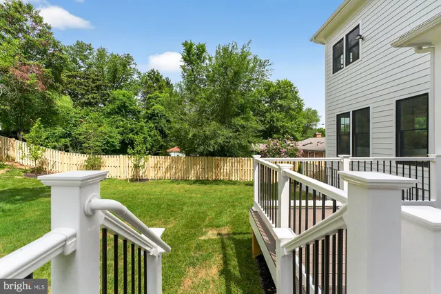 $2,299,900 | 611 Gibson Drive Southwest, Vienna, VA 22180