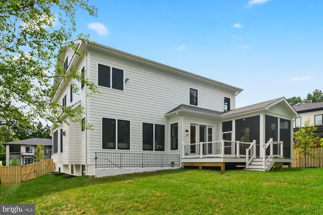 $2,299,900 | 611 Gibson Drive Southwest, Vienna, VA 22180