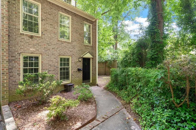 $410,000 | 409 Smith Avenue, Unit 105, Chapel Hill, NC 27516