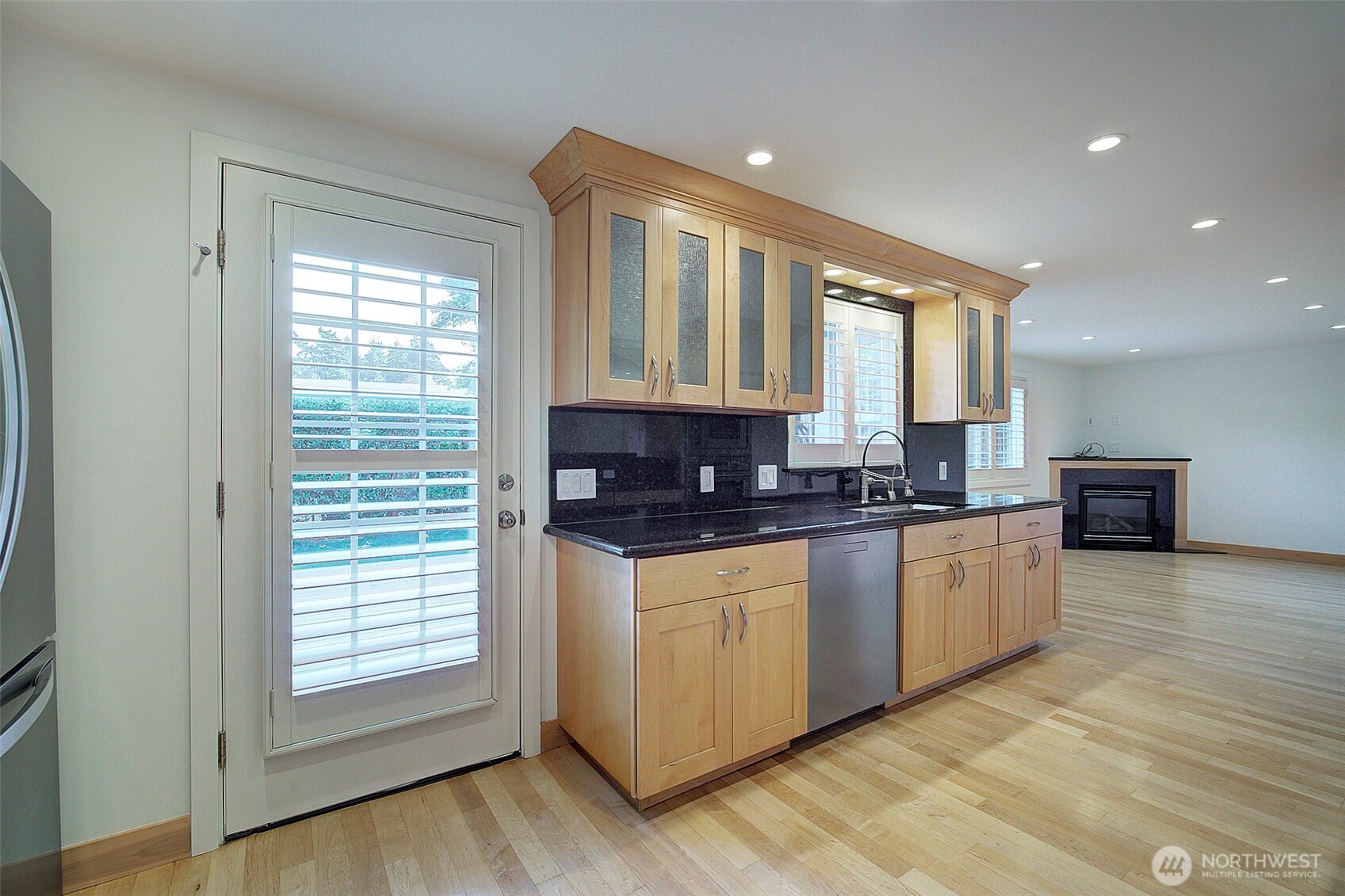 4162 West Mercer Way Mercer Island, WA 98040 - Photo 12 of 38