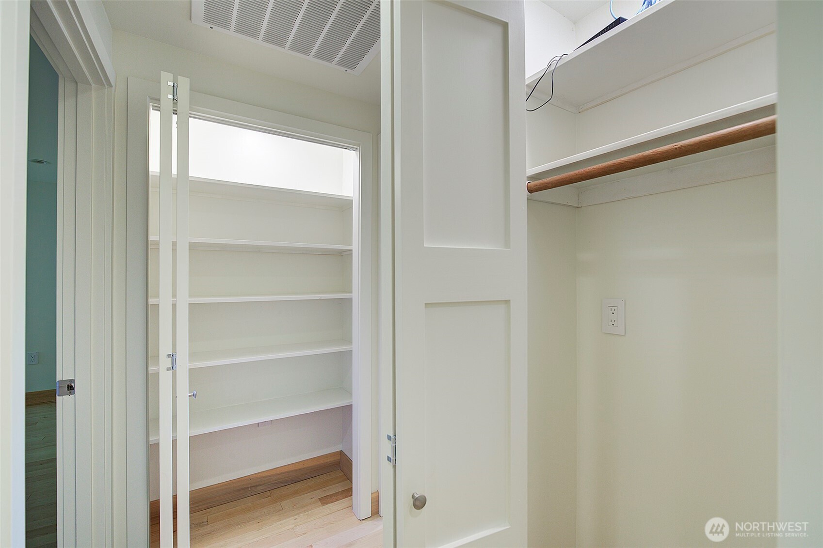 4162 West Mercer Way Mercer Island, WA 98040 - Photo 21 of 38