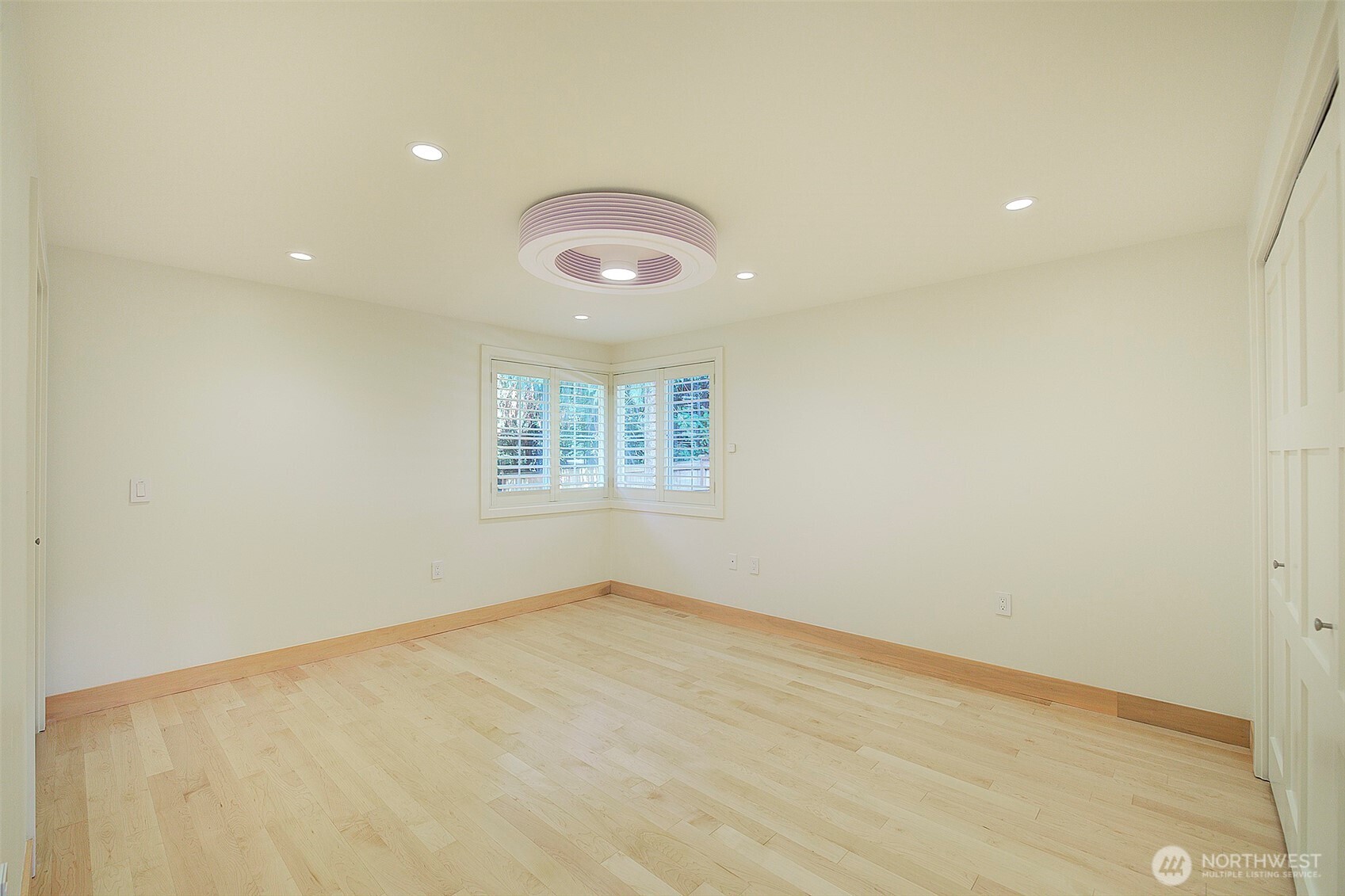 4162 West Mercer Way Mercer Island, WA 98040 - Photo 27 of 38