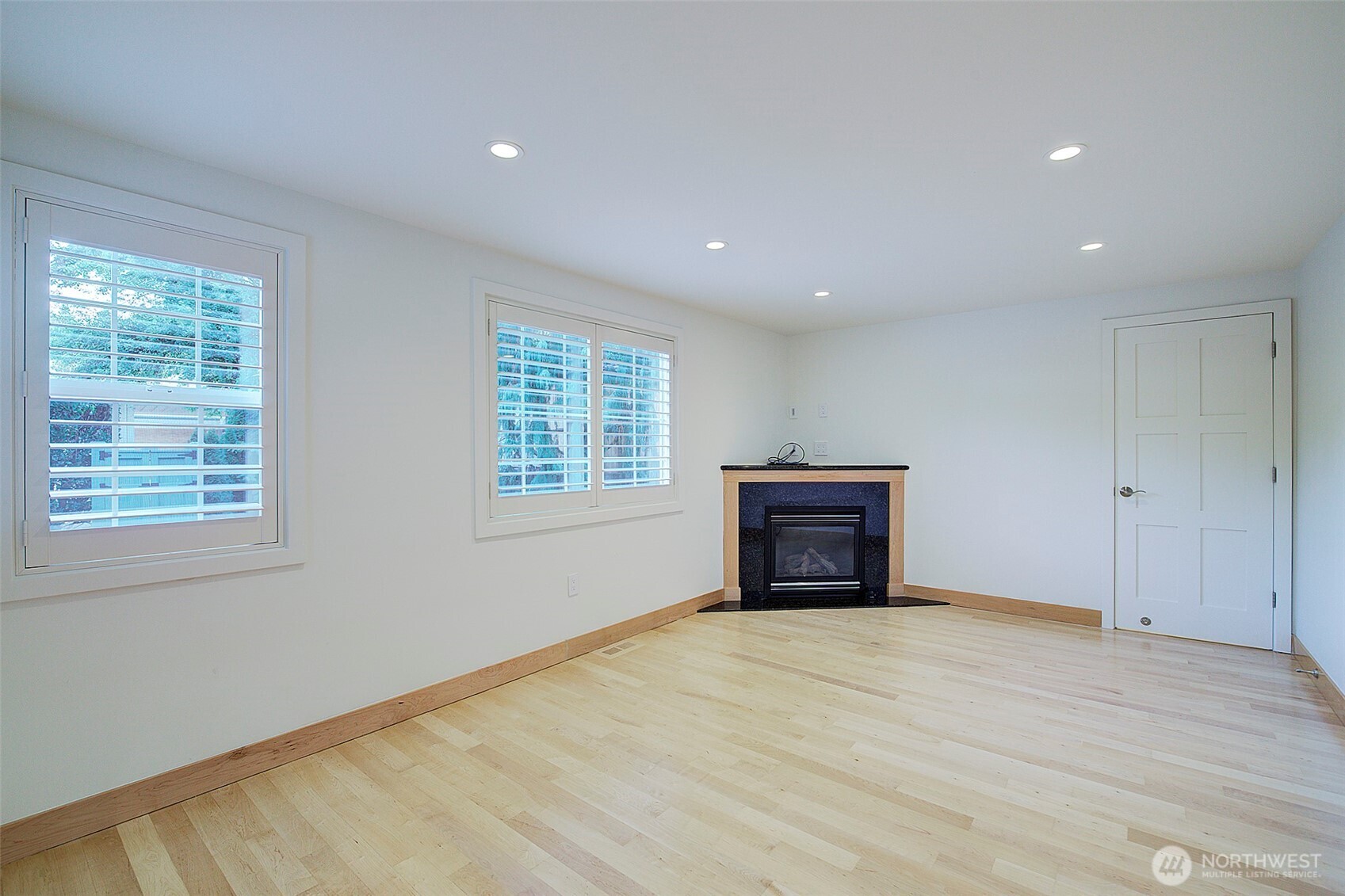 4162 West Mercer Way Mercer Island, WA 98040 - Photo 3 of 38