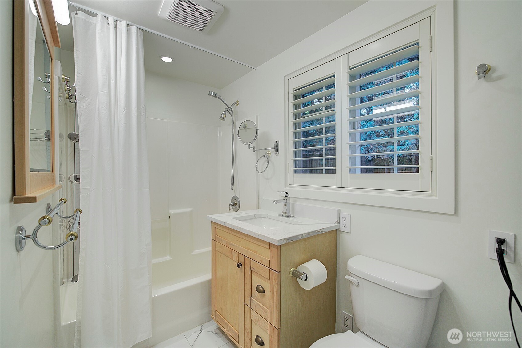 4162 West Mercer Way Mercer Island, WA 98040 - Photo 5 of 38